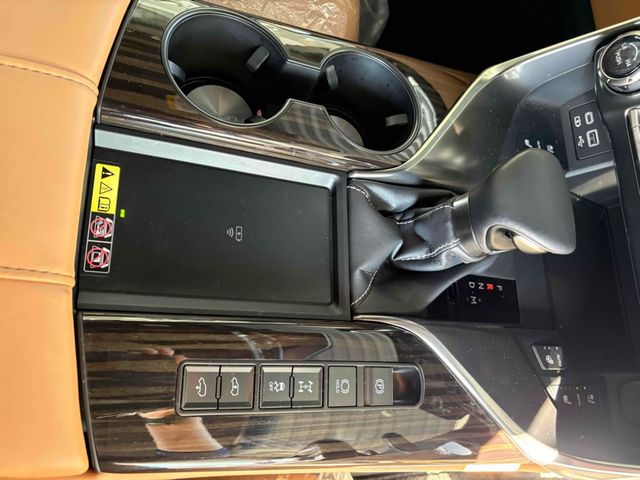 TOYOTA LEXUS LX600 2023 Image 31