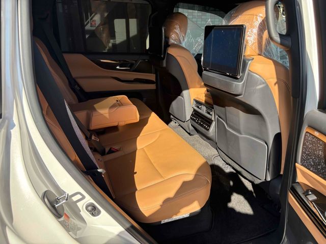 TOYOTA LEXUS LX600 2023 Image 31