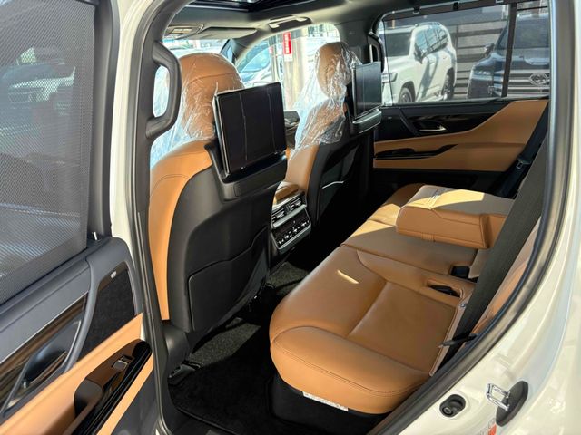 TOYOTA LEXUS LX600 2023 Image 31