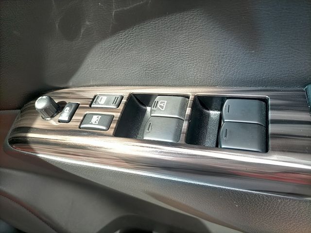 NISSAN ELGRAND 2014 Image 31