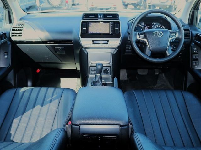 TOYOTA LANDCRUISER PRADO 2019 Image 31