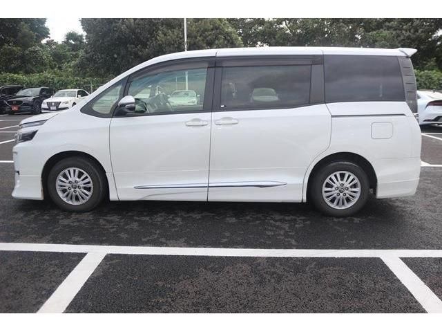 TOYOTA VOXY 2014 Image 31