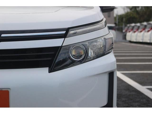 TOYOTA VOXY 2014 Image 31