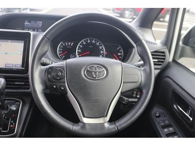 TOYOTA VOXY 2014 Image 31