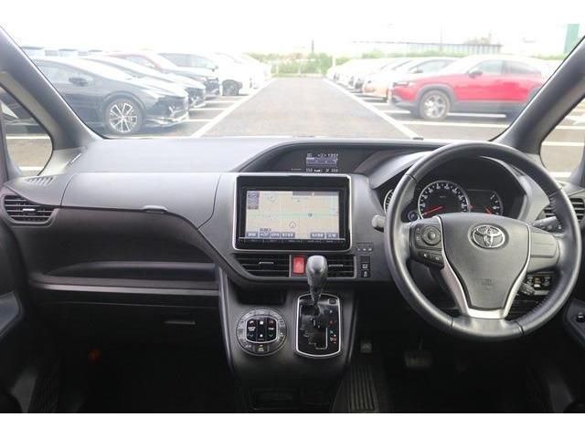 TOYOTA VOXY 2014 Image 31