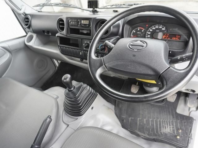 HINO DUTRO 2017 Image 31