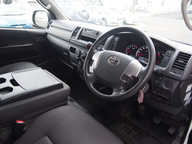 TOYOTA HIACE VAN 4WD 2019 Image 31