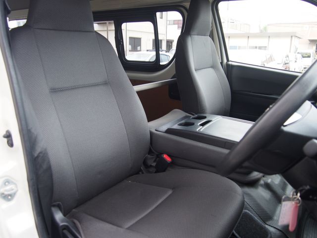 TOYOTA HIACE VAN 4WD 2019 Image 31