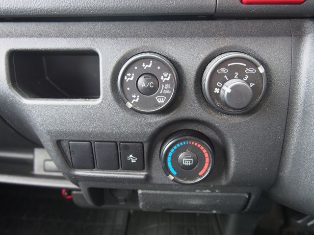 TOYOTA HIACE VAN 4WD 2019 Image 31