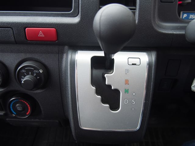 TOYOTA HIACE VAN 4WD 2019 Image 31