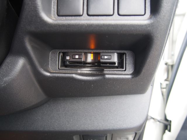 TOYOTA HIACE VAN 4WD 2019 Image 31