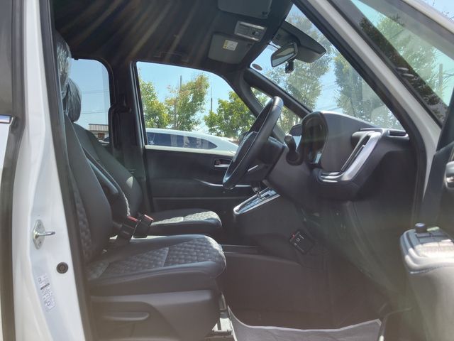 TOYOTA VOXY HYBRID 2023 Image 31