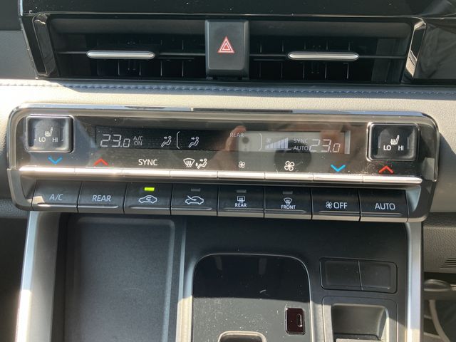 TOYOTA VOXY HYBRID 2023 Image 31