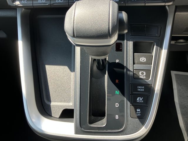 TOYOTA VOXY HYBRID 2023 Image 31