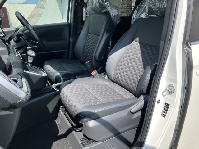 TOYOTA VOXY HYBRID 2023 Image 31