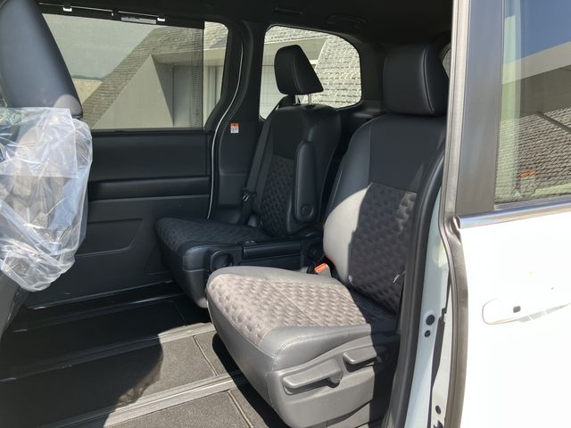 TOYOTA VOXY HYBRID 2023 Image 31