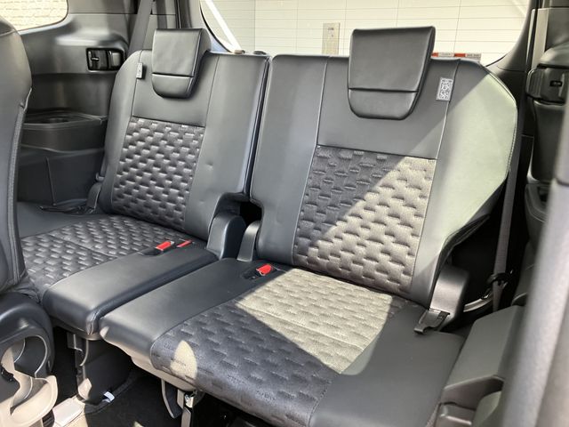 TOYOTA VOXY HYBRID 2023 Image 31