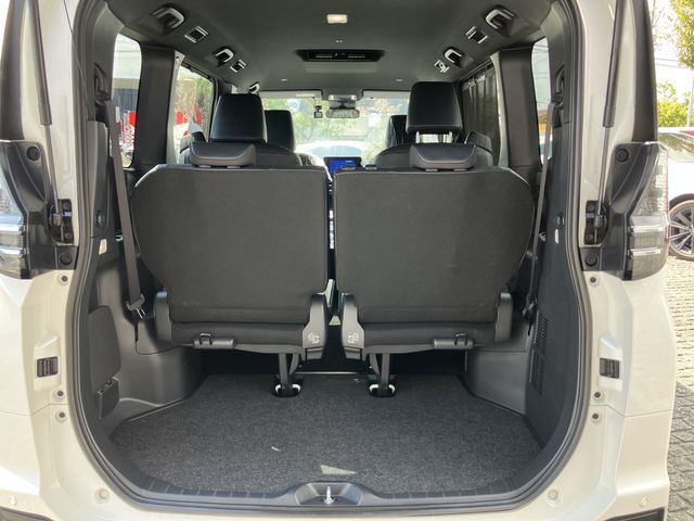 TOYOTA VOXY HYBRID 2023 Image 31