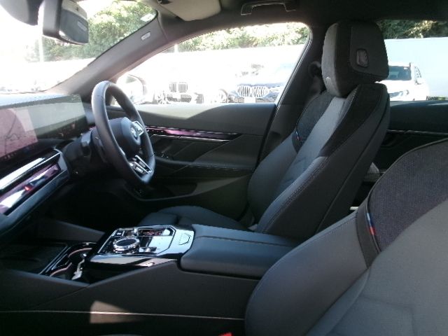 BMW 5SERIES SEDAN 2024 Image 31