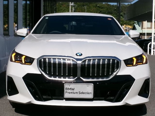 BMW 5SERIES SEDAN 2024 Image 31