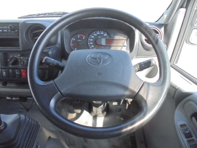 TOYOTA DYNA 2016 Image 31