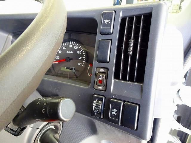 ISUZU ELF 2018 Image 31