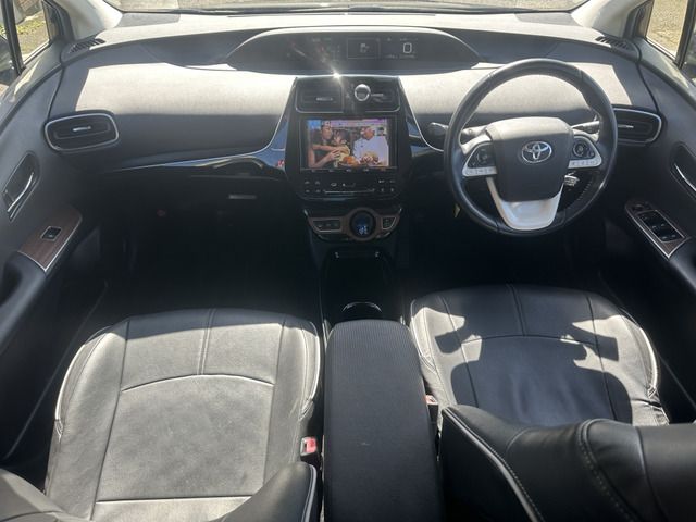 TOYOTA PRIUS PHV 2018 Image 31