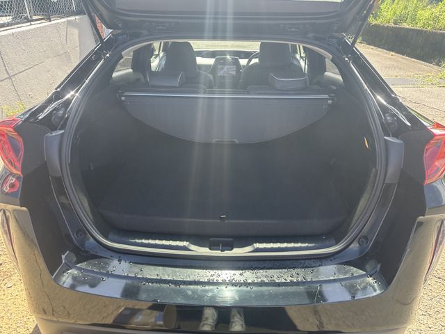 TOYOTA PRIUS PHV 2018 Image 31