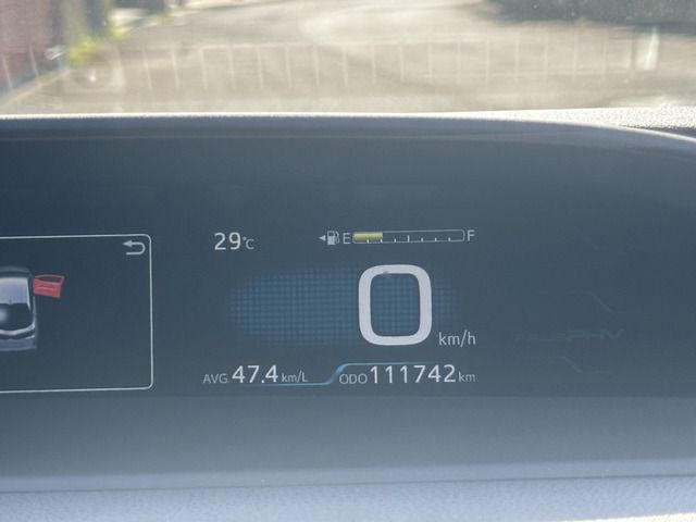 TOYOTA PRIUS PHV 2018 Image 31