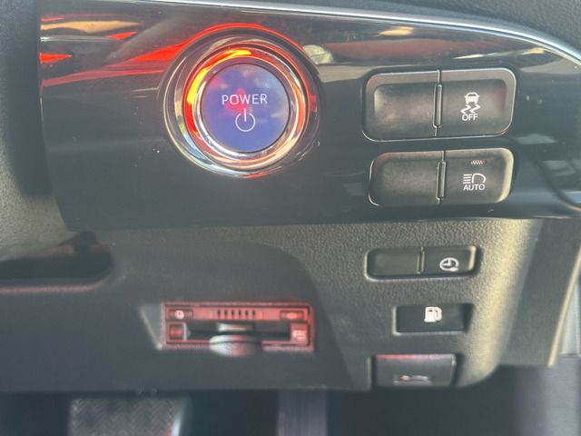 TOYOTA PRIUS PHV 2018 Image 31