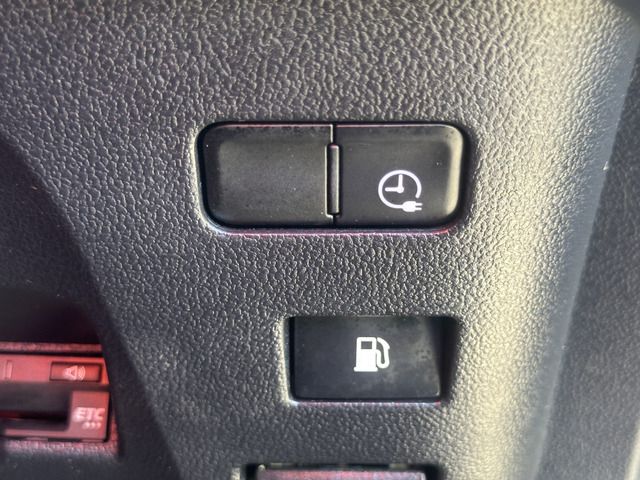 TOYOTA PRIUS PHV 2018 Image 31