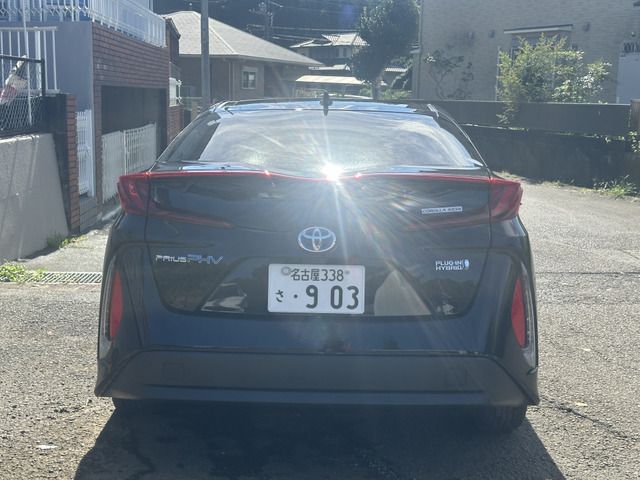TOYOTA PRIUS PHV 2018 Image 31