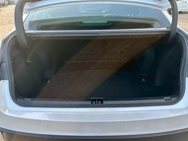 TOYOTA LEXUS IS300H 2022 Image 31