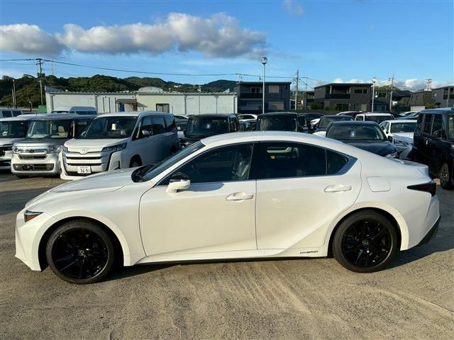 TOYOTA LEXUS IS300H 2022 Image 31