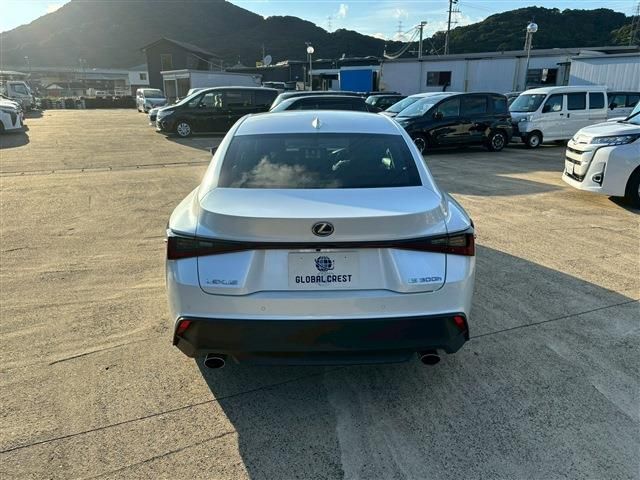 TOYOTA LEXUS IS300H 2022 Image 31