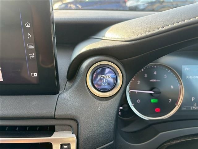 TOYOTA LEXUS IS300H 2022 Image 31