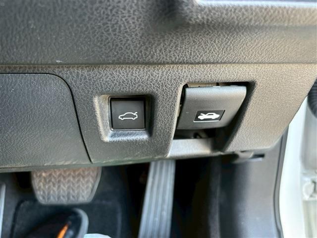 TOYOTA LEXUS IS300H 2022 Image 31