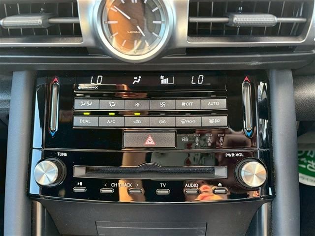 TOYOTA LEXUS IS300H 2022 Image 31