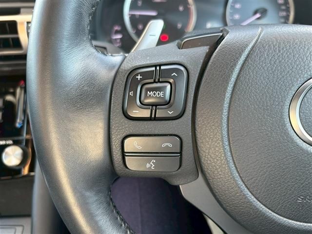 TOYOTA LEXUS IS300H 2022 Image 31