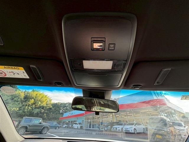 TOYOTA CROWN SEDAN HYBRID 2021 Image 31