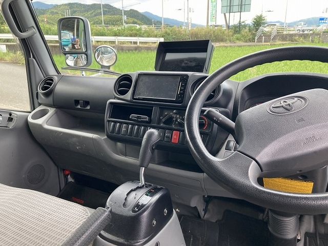 TOYOTA DYNA 2019 Image 31