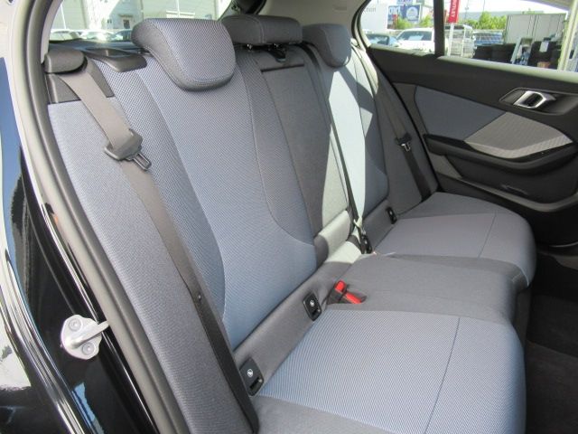 BMW 1SERIES 2025 Image 31