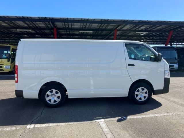 TOYOTA HIACE VAN 4WD 2024 Image 31