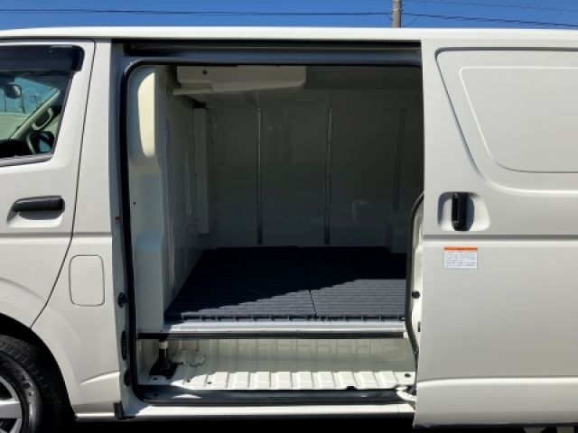 TOYOTA HIACE VAN 4WD 2024 Image 31