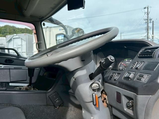 MITSUBISHI FUSOU SUPER GREAT 2014 Image 31