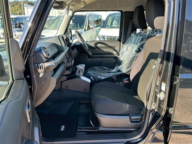 SUZUKI JIMNY NOMADE 2025 Image 31