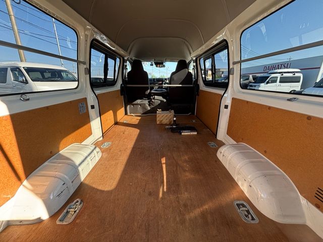 TOYOTA HIACE VAN 4WD 2021 Image 31