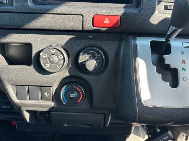 TOYOTA HIACE VAN 4WD 2021 Image 31