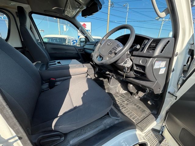 TOYOTA HIACE VAN 4WD 2021 Image 31