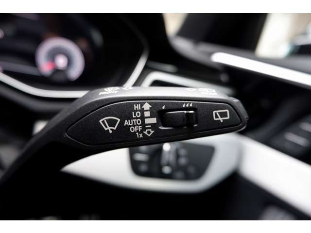 AUDI A4 AVANT 2023 Image 31